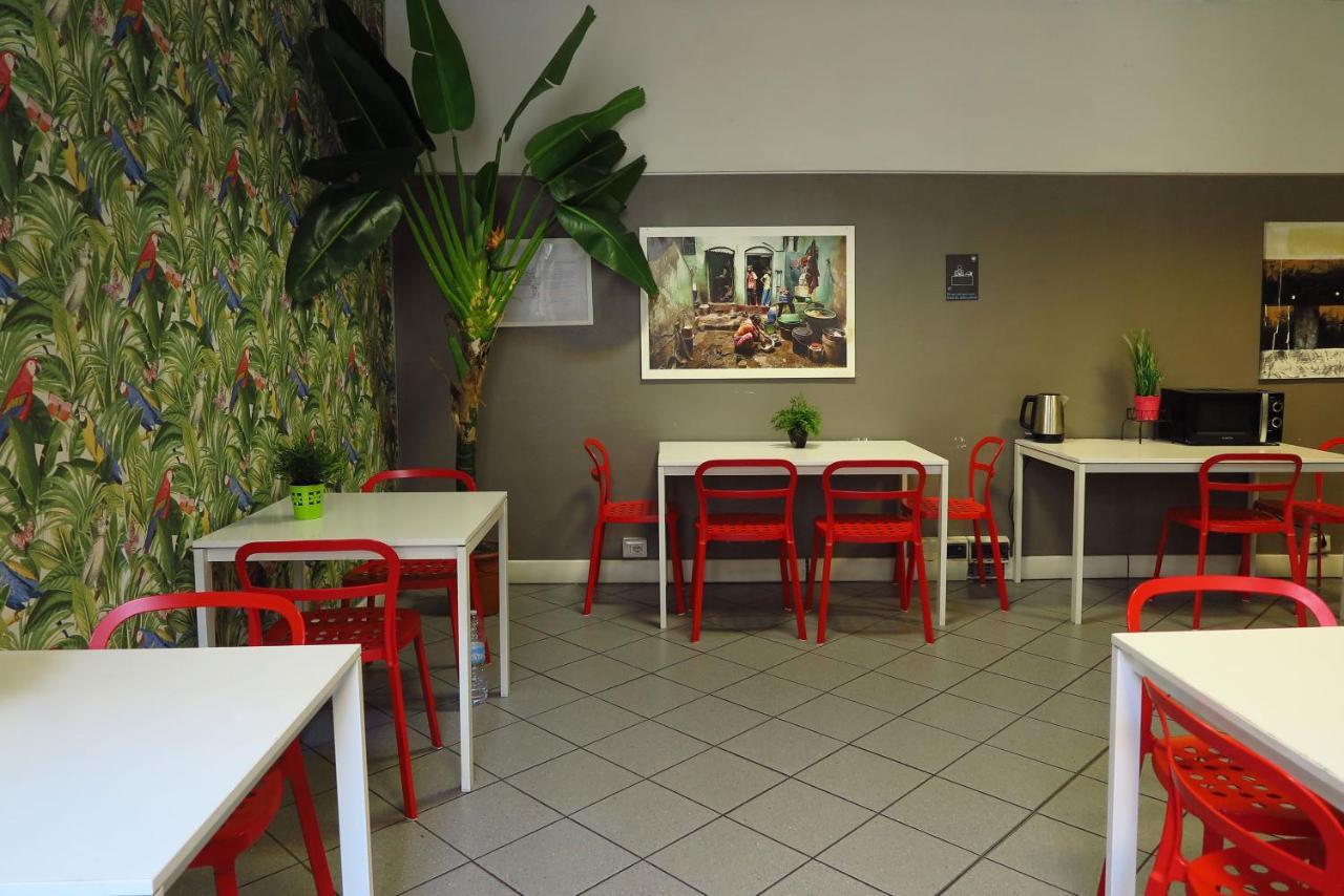 Koala Hostel Милано Екстериор снимка