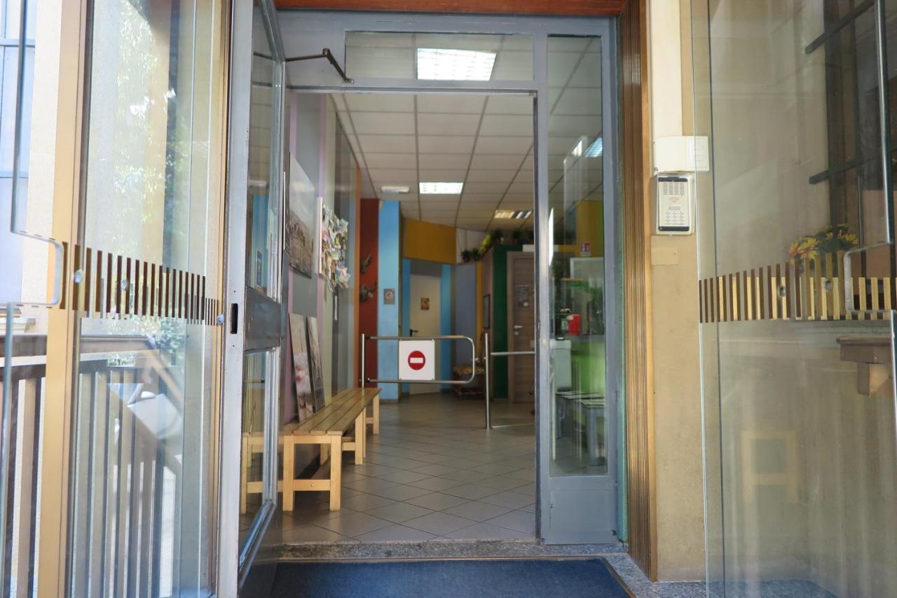 Koala Hostel Милано Екстериор снимка