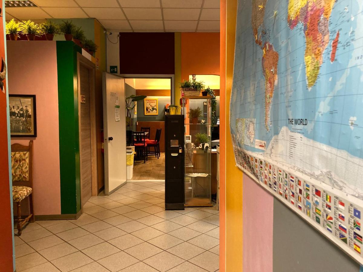 Koala Hostel Милано Екстериор снимка