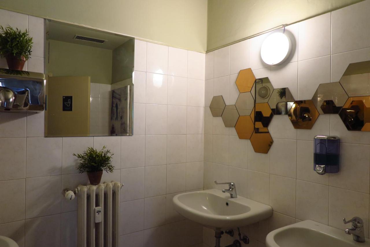 Koala Hostel Милано Екстериор снимка
