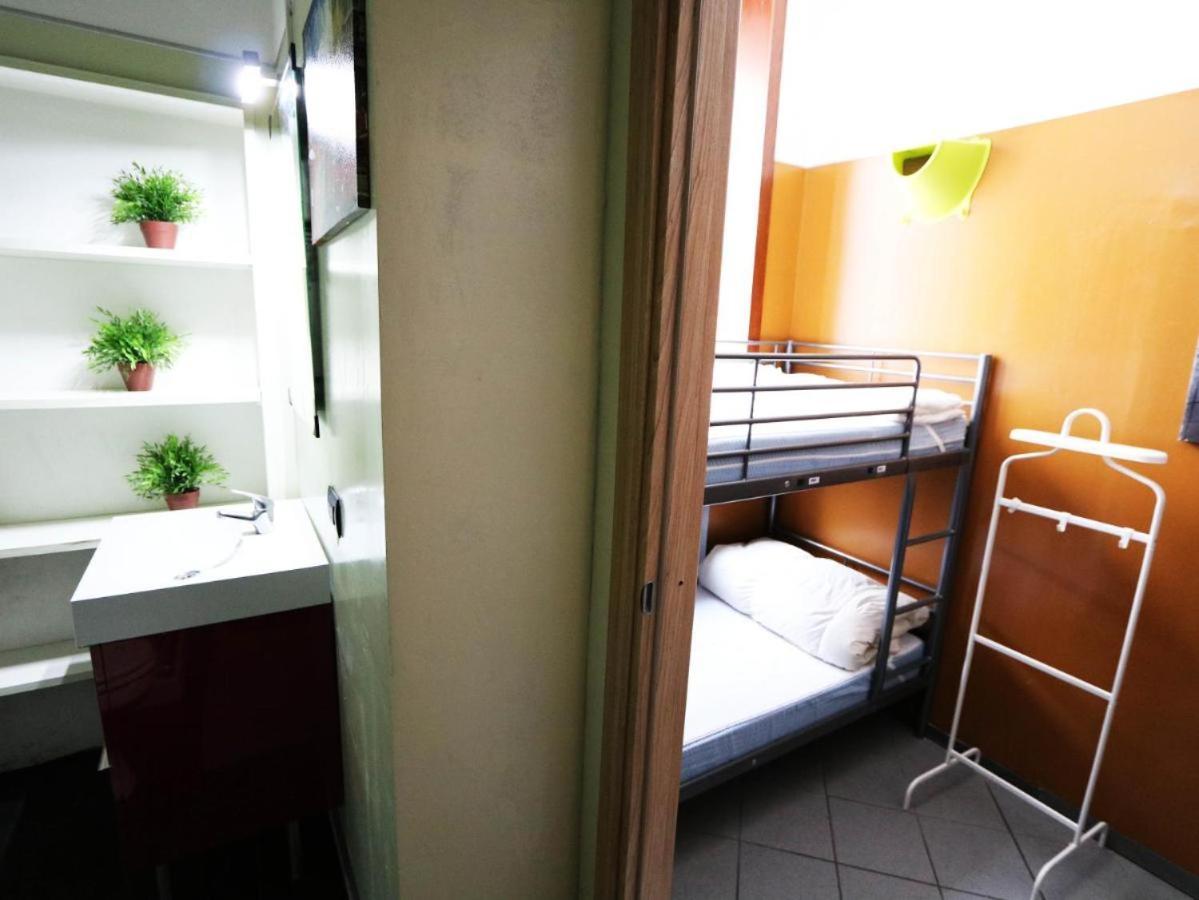 Koala Hostel Милано Екстериор снимка