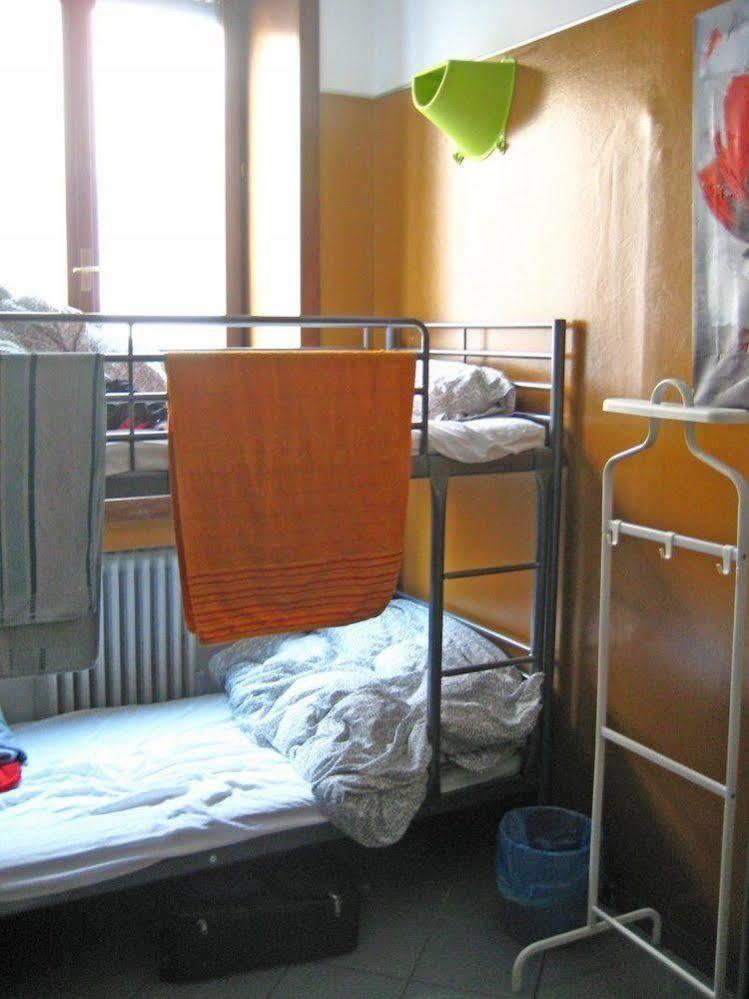 Koala Hostel Милано Екстериор снимка